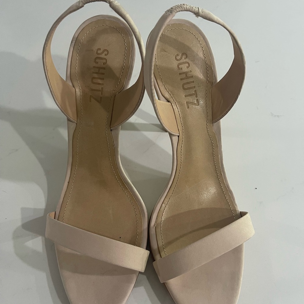 Light pink heels never worn womens 9 but fit small